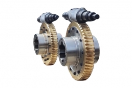 Industrial large worm gear set with hub